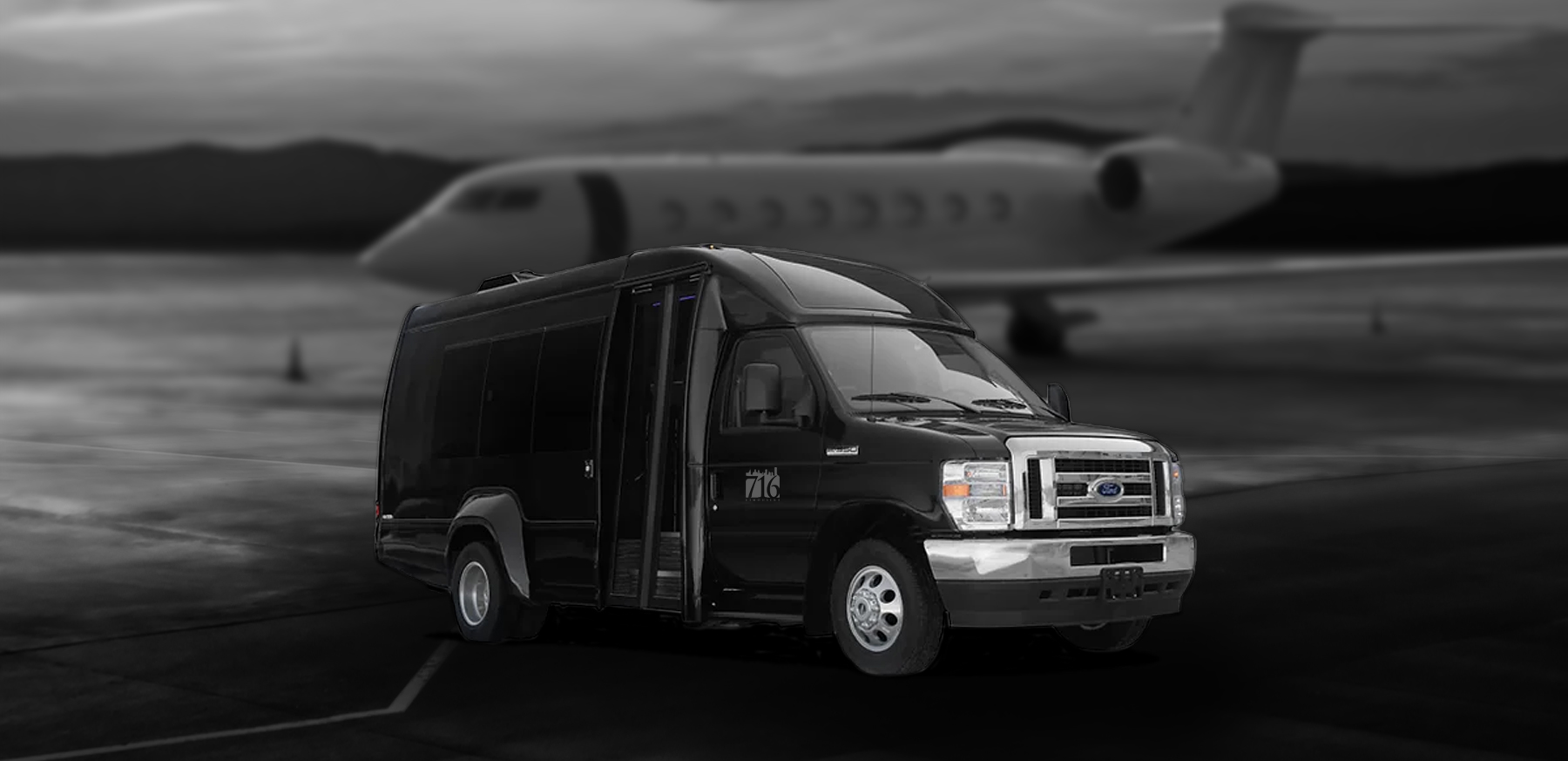 716 Limousine Fleet - gallery image of 13 px executive limo buses