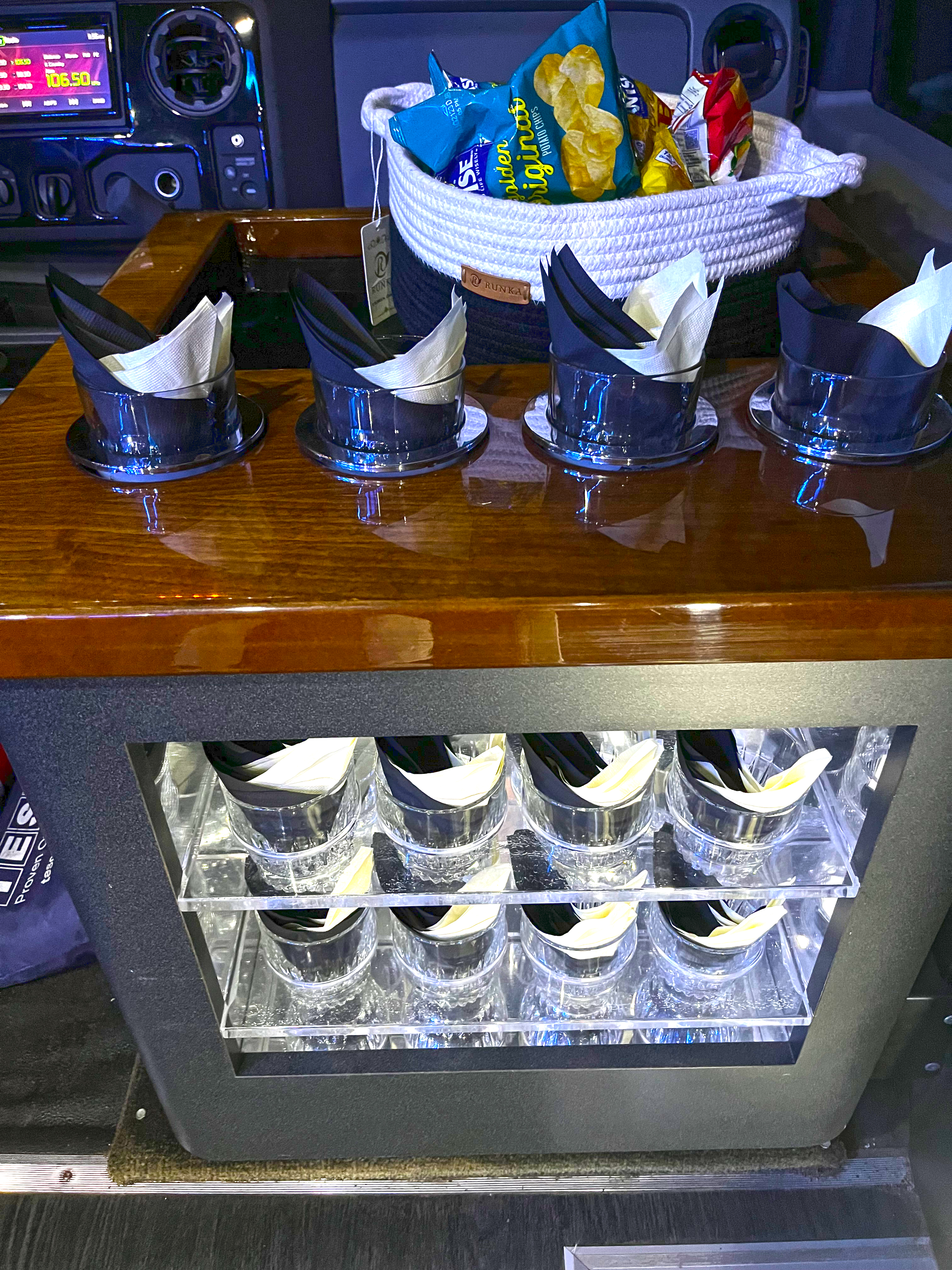 716 Limousine Fleet - gallery image of 14 pax luxury limo buses